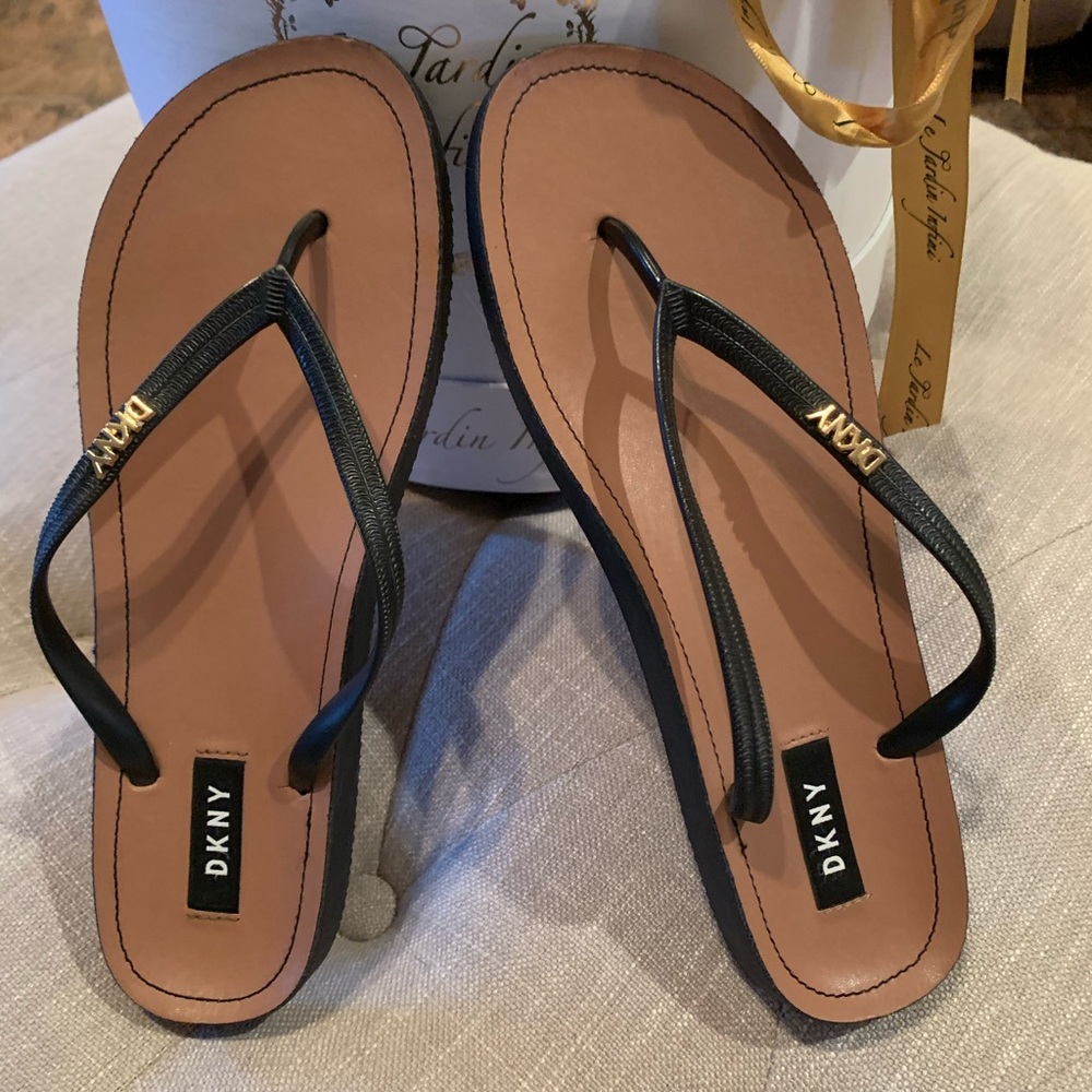 DKNY Women’s Madi Flip Flop Sandals Size 8.5-10